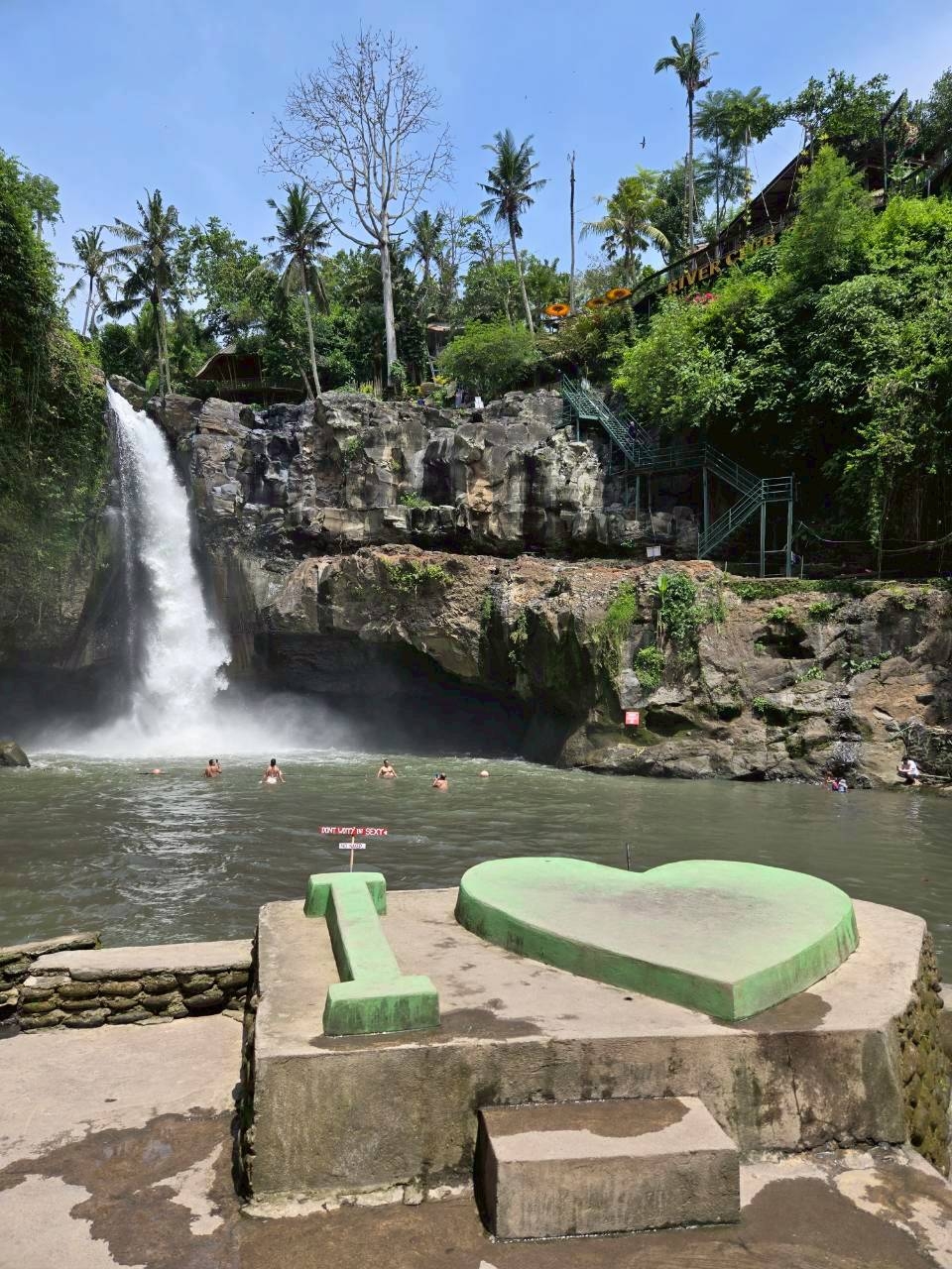 LINE_ALBUM_2025.10.23-27 バリ島社員旅行_251031_53.jpg